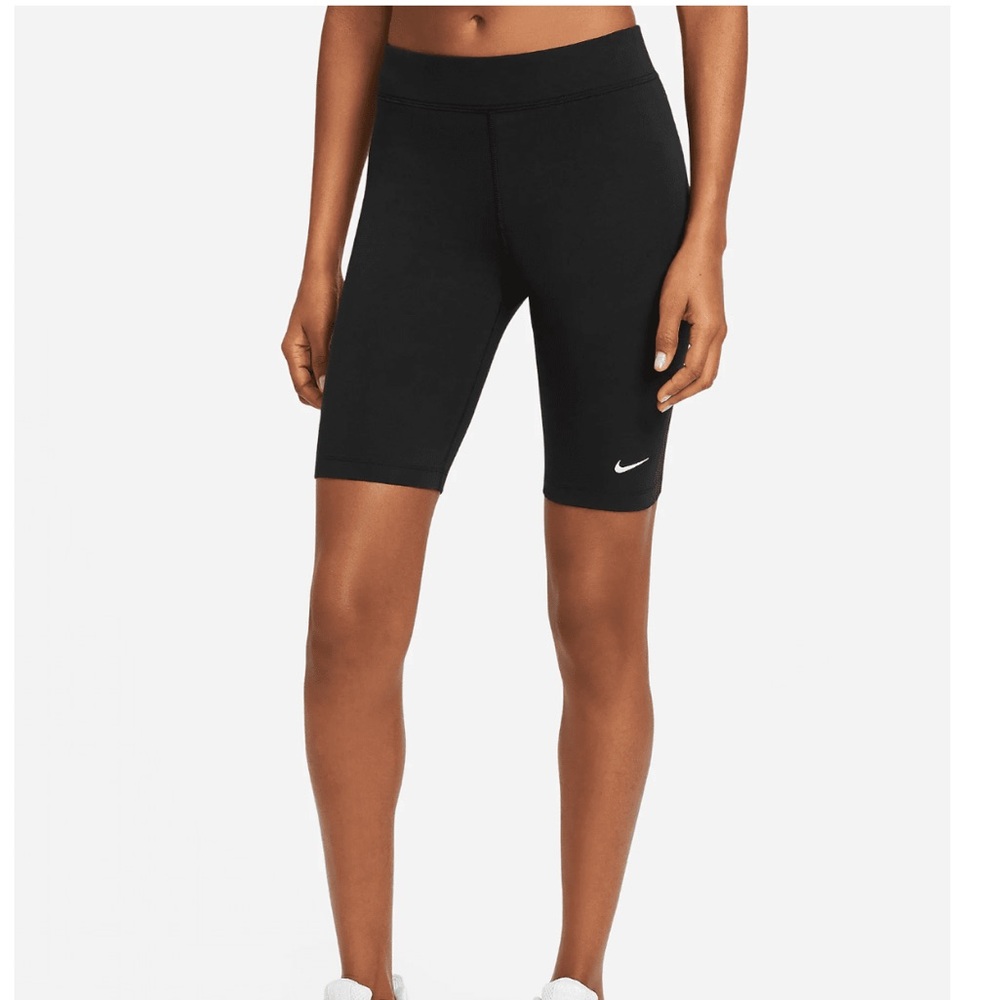 Women’s Nike Sportswear Essentials Bike Shorts Mid Rise 10” Black Size M BNWT